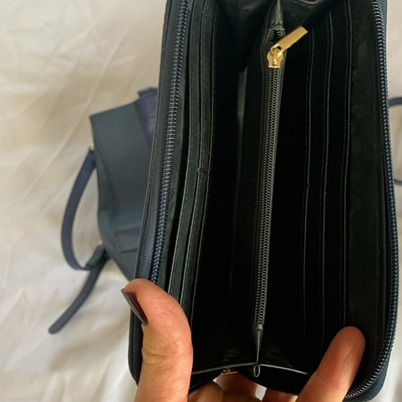 Navy blue MKF Collection Yola purse and matching wallet. - Picture 3 of 10